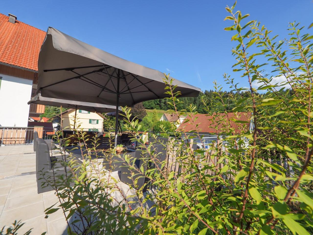 Landgasthof Zum Schwarzen Grat Isny im Allgäu Exterior foto